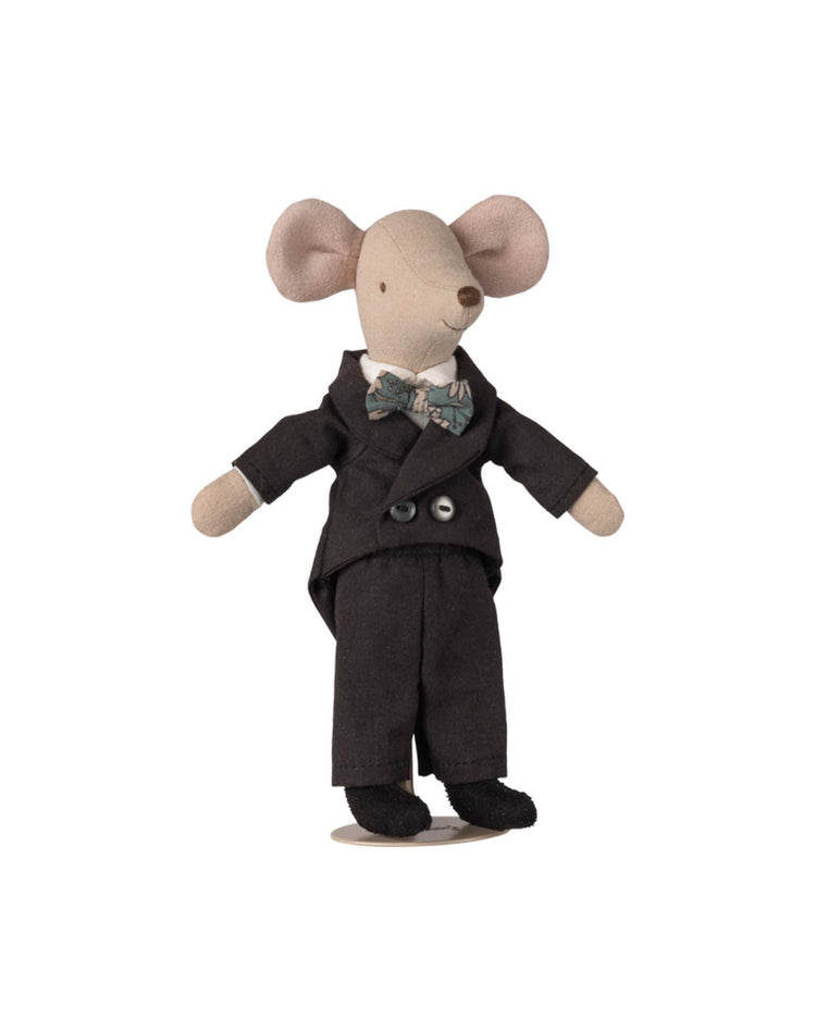 Maileg's "wedding mice couple in box, mum and dad" features charming mice in wedding attire, making a unique and delightful gift for newlyweds.