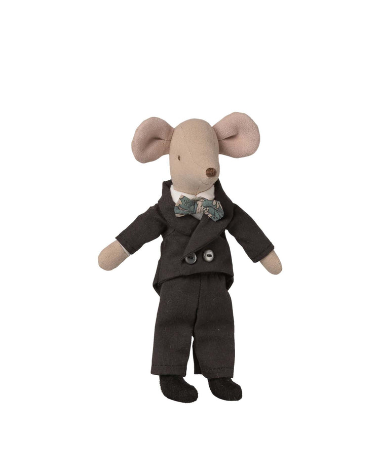 The maileg wedding suit for dad mouse features a fabric mouse doll dressed in a sleek black suit and bow tie, perfect for classic groom attire, posed upright against a white background.