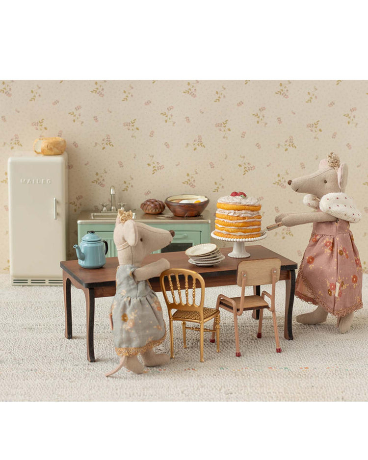 maileg long dining table, mouse play Little