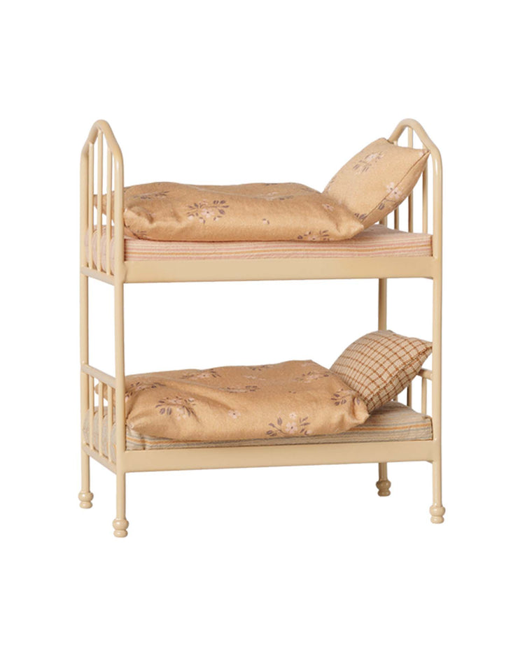 mouse bunk bed in wheat