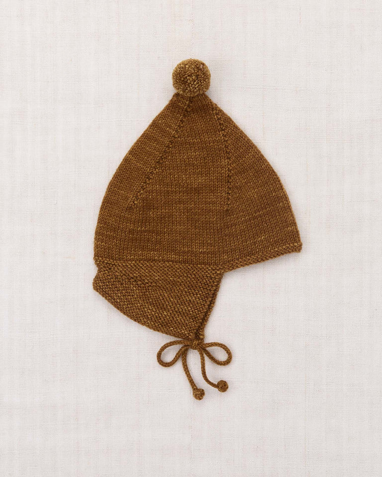 pointy peak hat in nutmeg