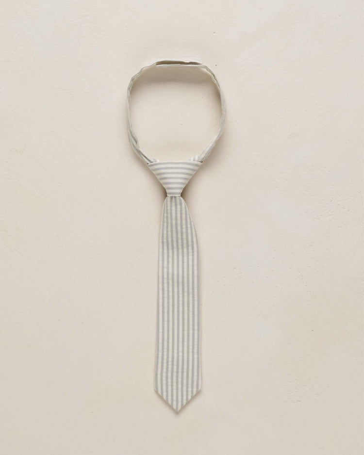 skinny tie in sage stripe