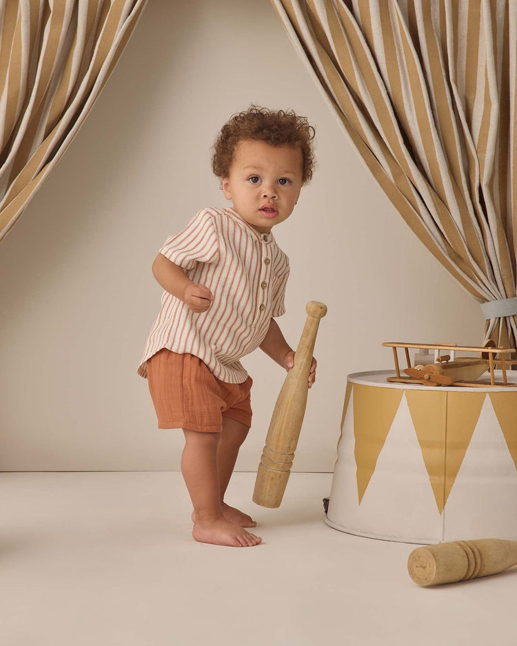 quincy mae woven short in poppy baby Little