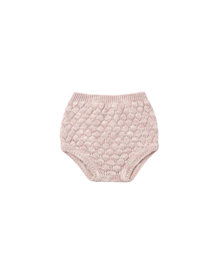The "knit bloomer in dusty rose speckle" by quincy mae is crafted from organic cotton, featuring a textured, honeycomb-like pattern with ribbed edges at the waist and leg openings, displayed on a plain white background.