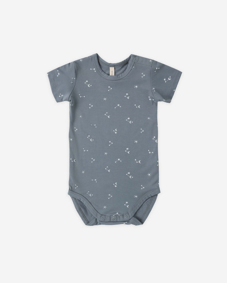 The quincy mae bamboo short sleeve bodysuit in starlight is a comfy blue baby one-piece with a vintage nursery moon, star, and planet print, plus bottom snaps and shoulder snaps for easy dressing.