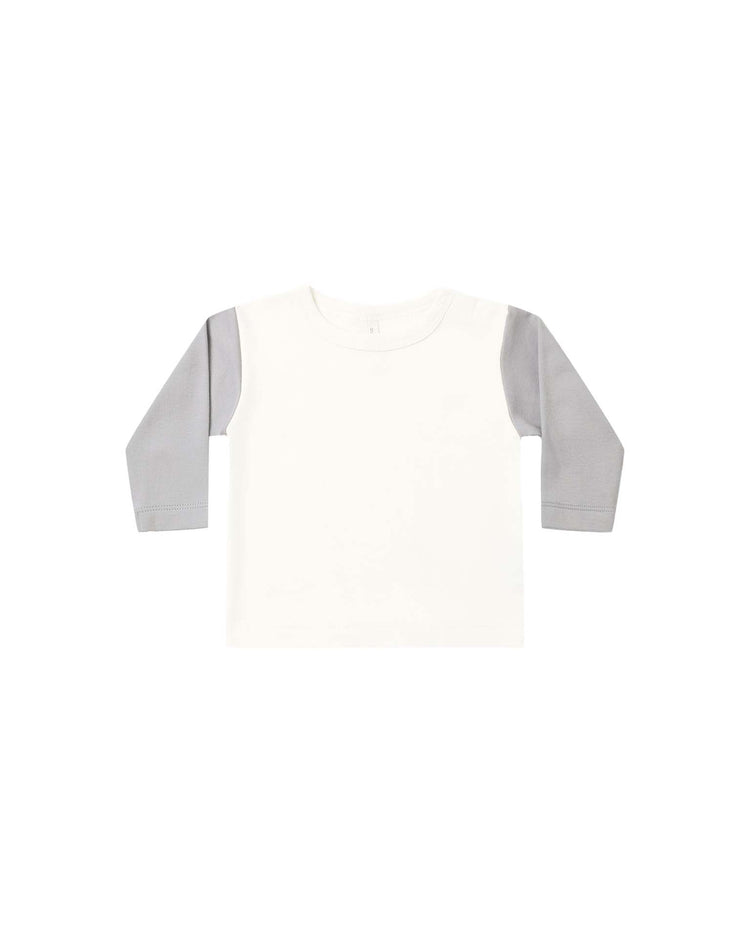 The Quincy Mae long sleeve raglan tee in cloud is crafted from soft organic cotton and features a white body with light gray sleeves. Laid flat on a white background, this children's tee offers a relaxed fit for everyday comfort.