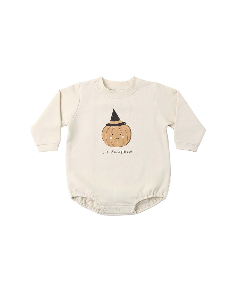 The quincy mae crewneck bubble romper in lil pumpkin is a long-sleeve cream organic cotton baby romper featuring an adorable pumpkin illustration with a witch hat and smiling face. “LIL PUMPKIN” is printed below the cute design, making this cozy romper perfect for your little one.