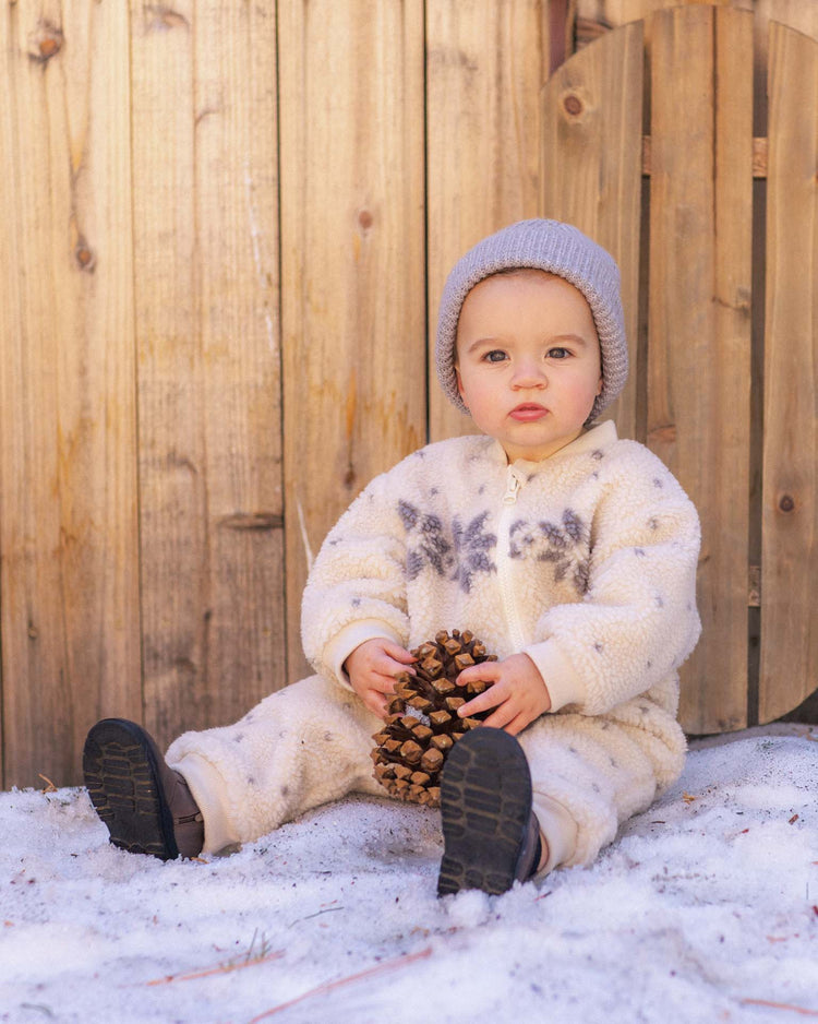 beanie in dusty blue