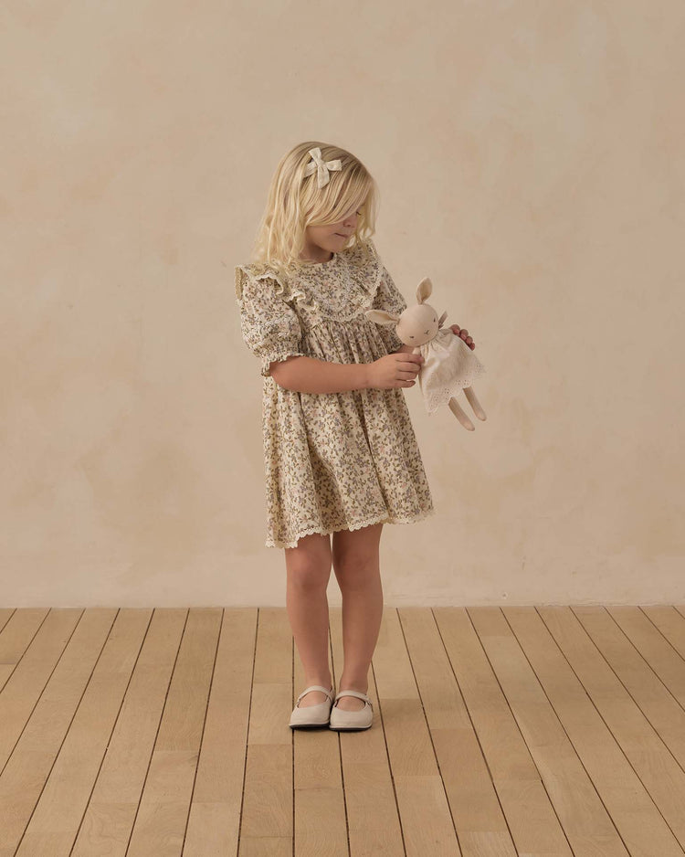 rylee + cru rylee the rabbit play Little