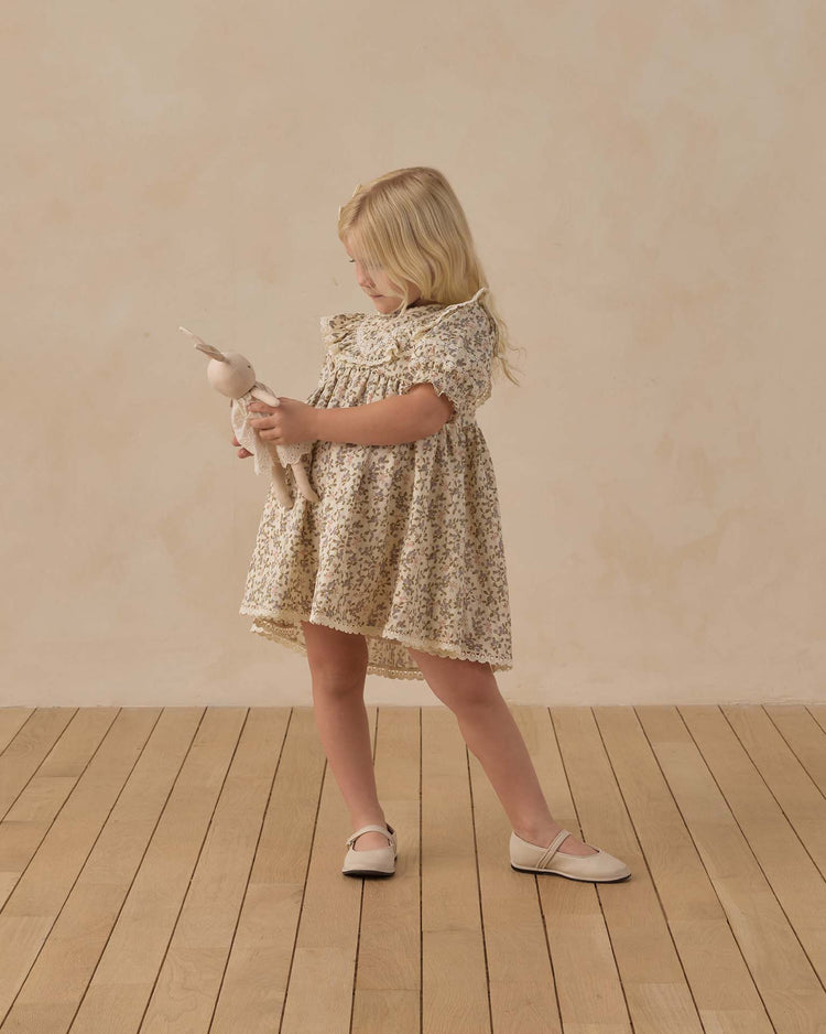 rylee + cru rylee the rabbit play Little