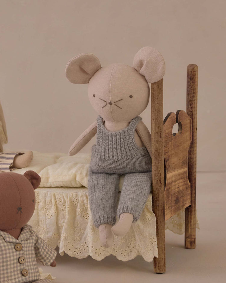 rylee + cru milo the mouse play Little
