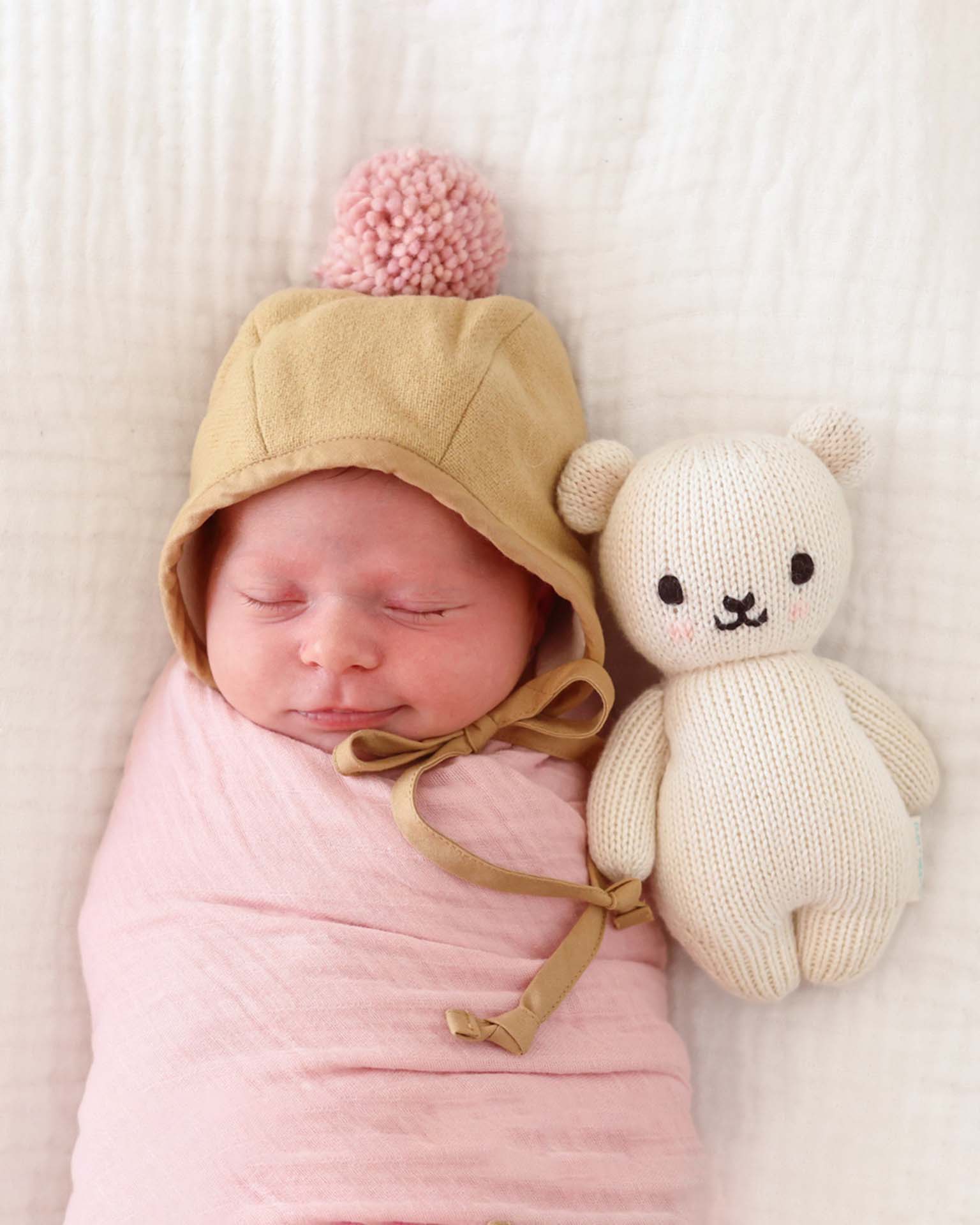 cuddle + kind baby polar bear Little