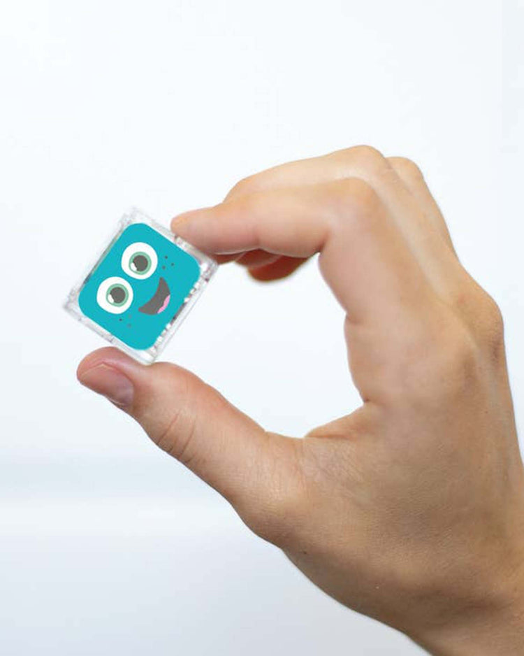 Little glo pals play glo pals blair light-up cubes