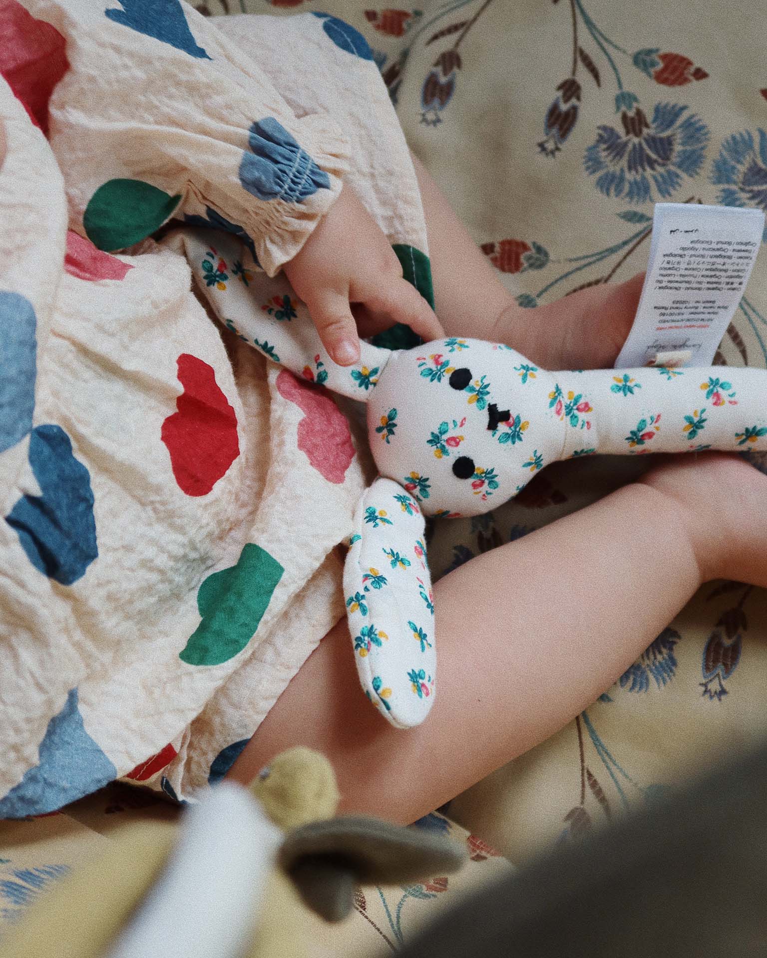 Nubby Hand Rattle bunny hand rattle in fleur coloré – Little