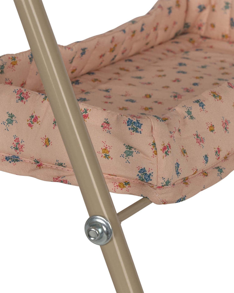 Little konges sløjd play doll changing table in bloomie blush