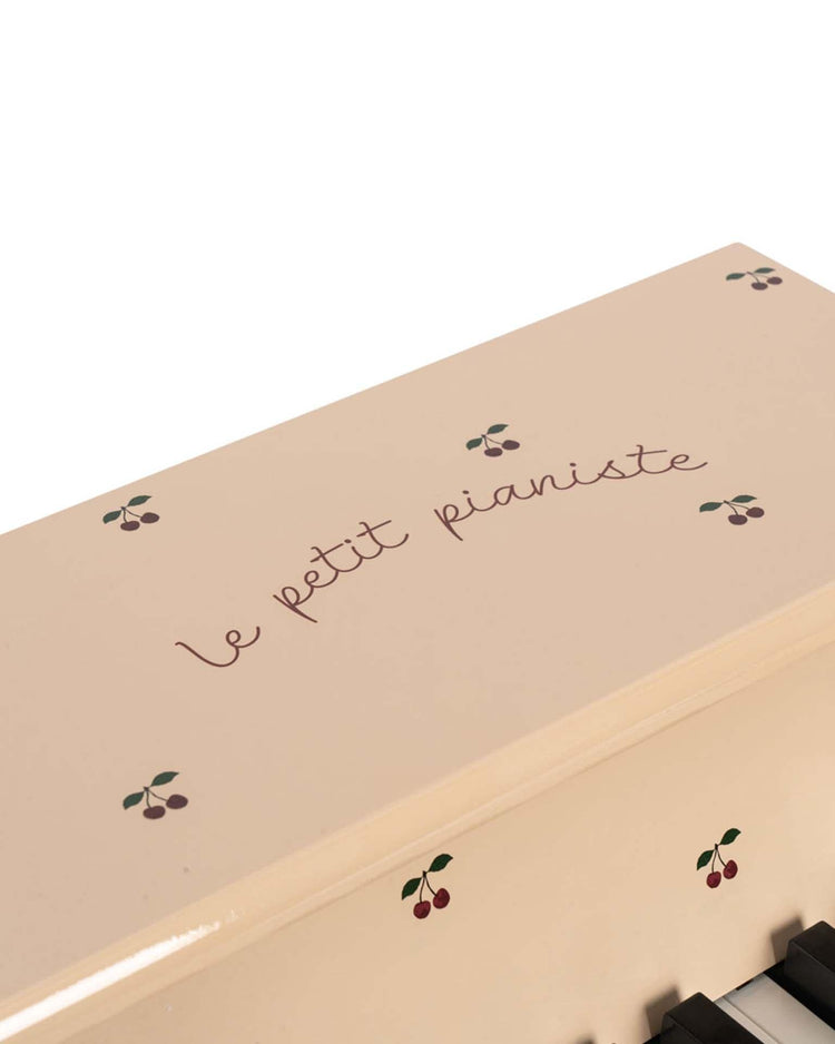 Little konges sløjd play piano in cherry