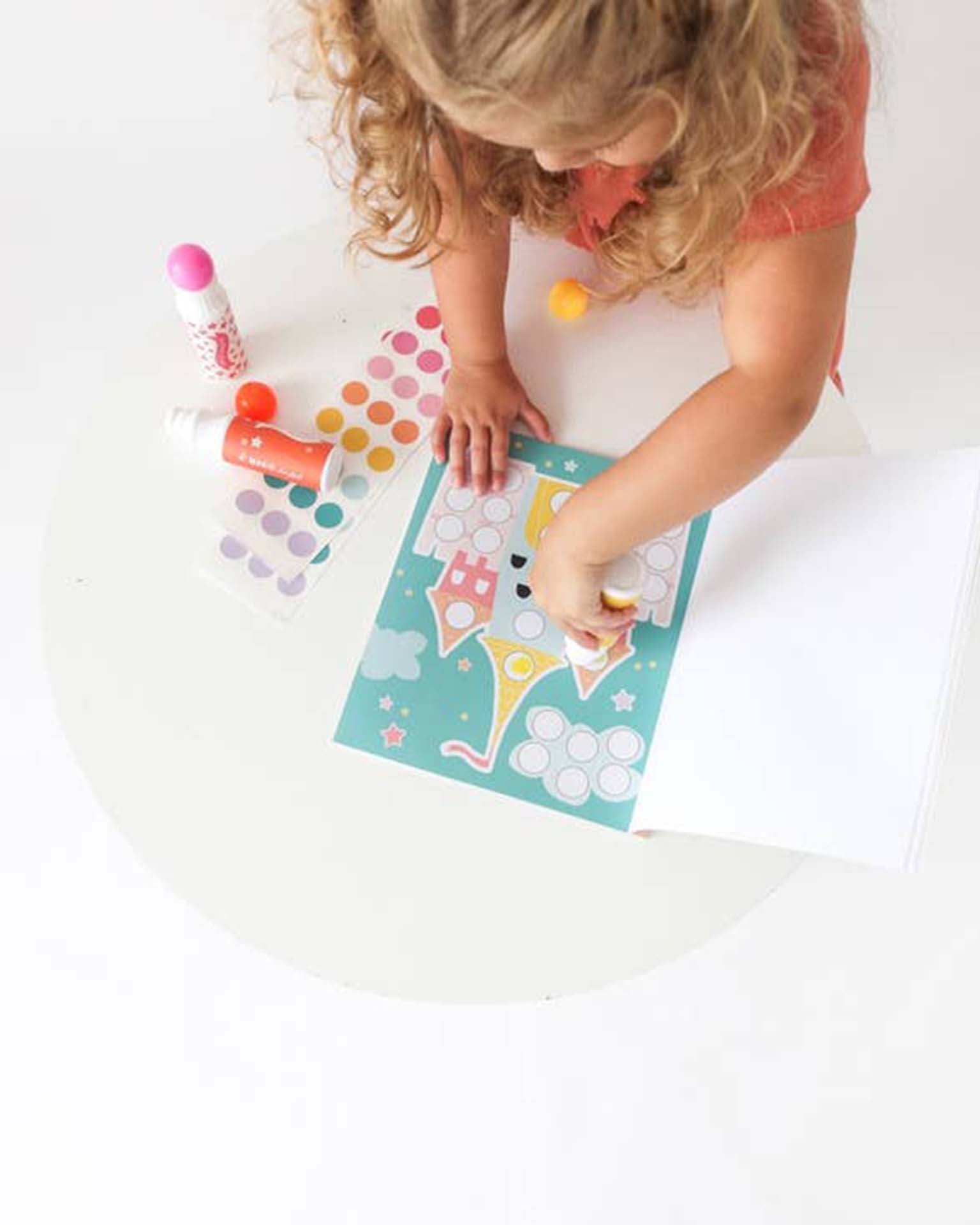 Little magic playbook Paper + Party holiday dot activity book