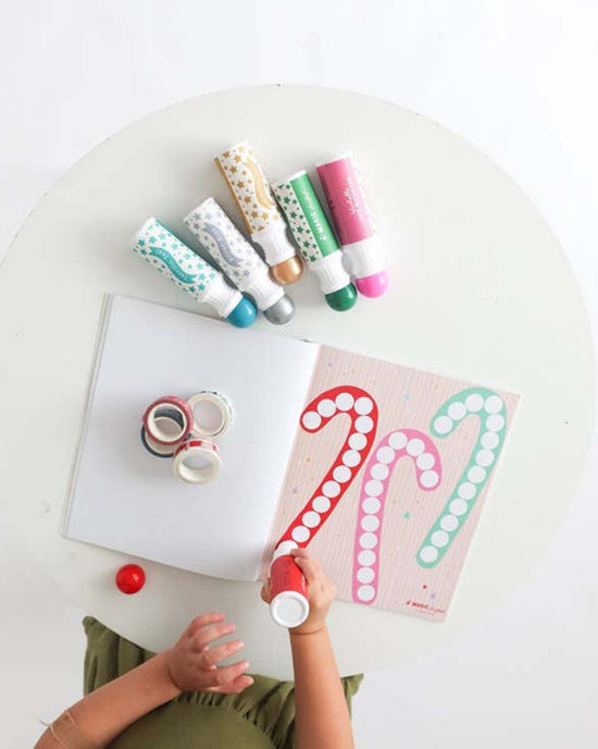 Little magic playbook Paper + Party holiday dot markers
