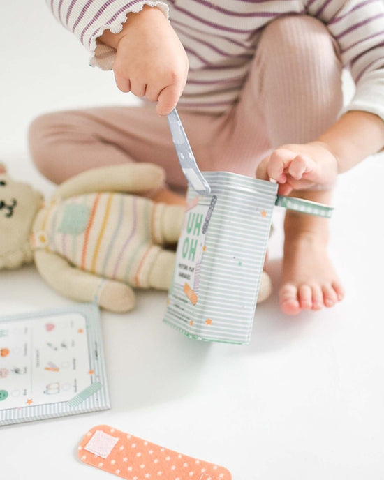 Little magic playbook Paper + Party pretend play bandages + bandaid tin