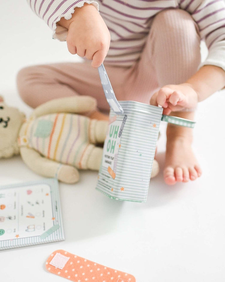 Little magic playbook Paper + Party pretend play bandages + bandaid tin