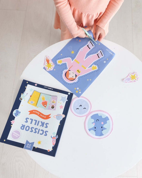 Little magic playbook Paper + Party space scissor skill kit