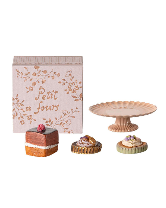 Little maileg play mini cakes + cakestand