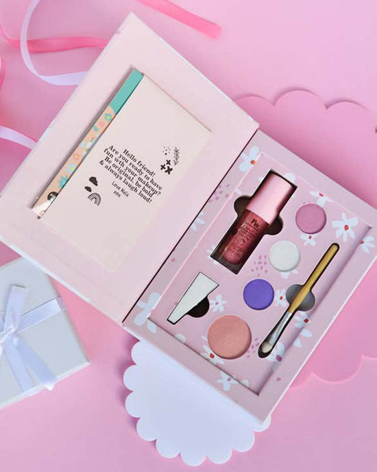 Little no nasties play deluxe makeup kit in nala