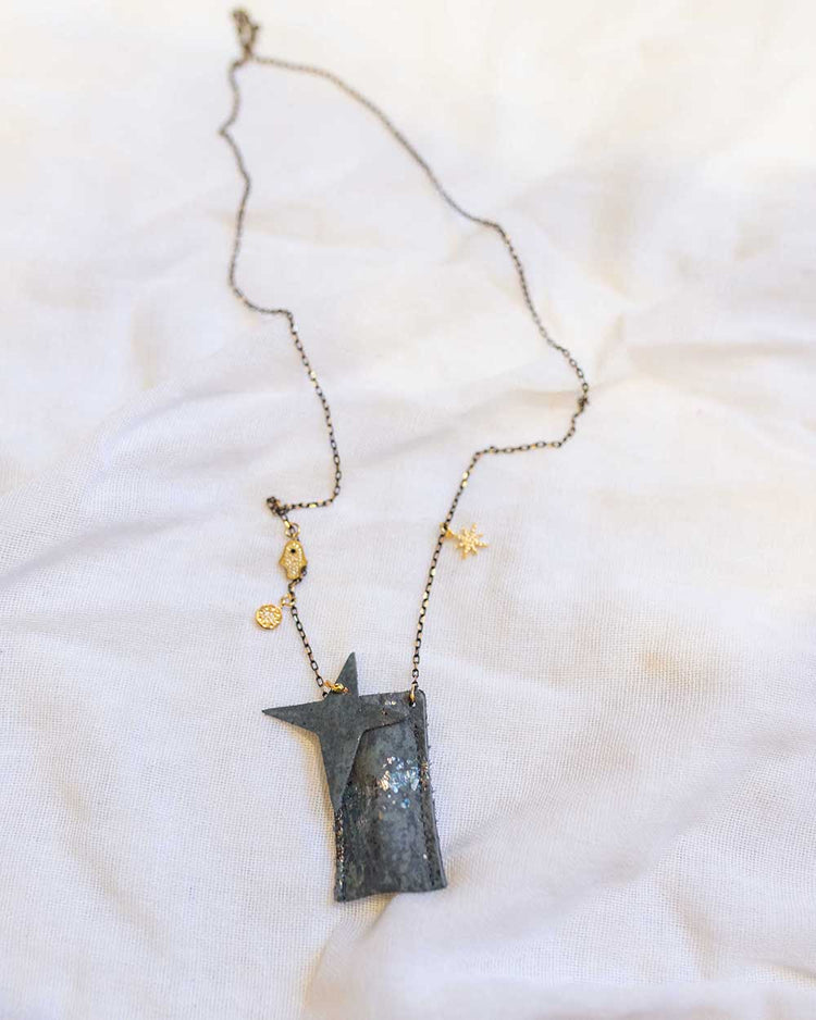 Little atsuyo et akiko accessories amulet crystal necklace in oxidize pewter
