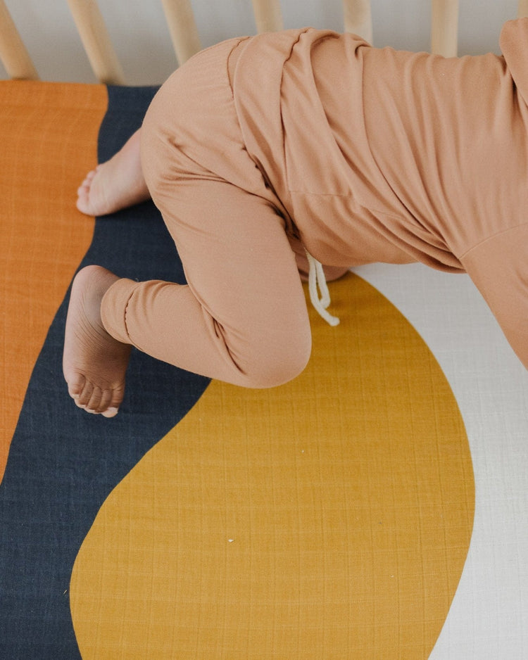 Little clementine kids room sunset crib sheet