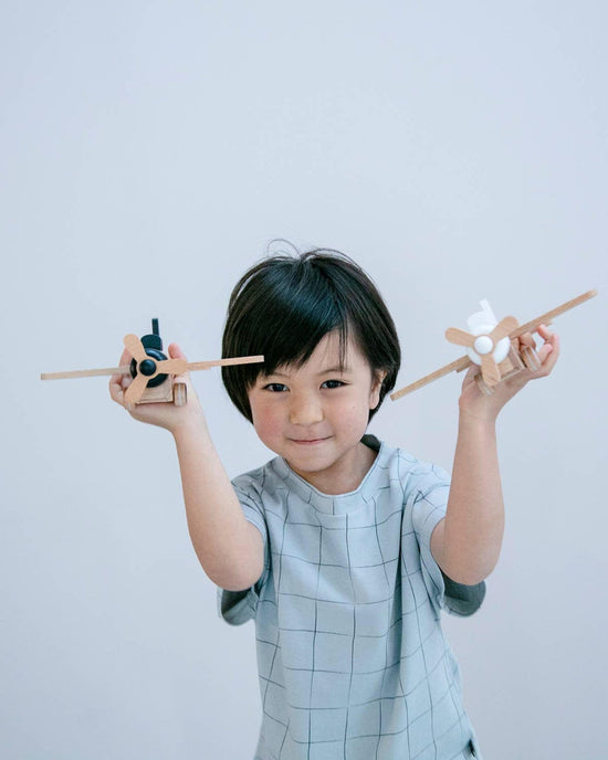Little kiko+ and gg* play hikoki wind-up propeller plane in white