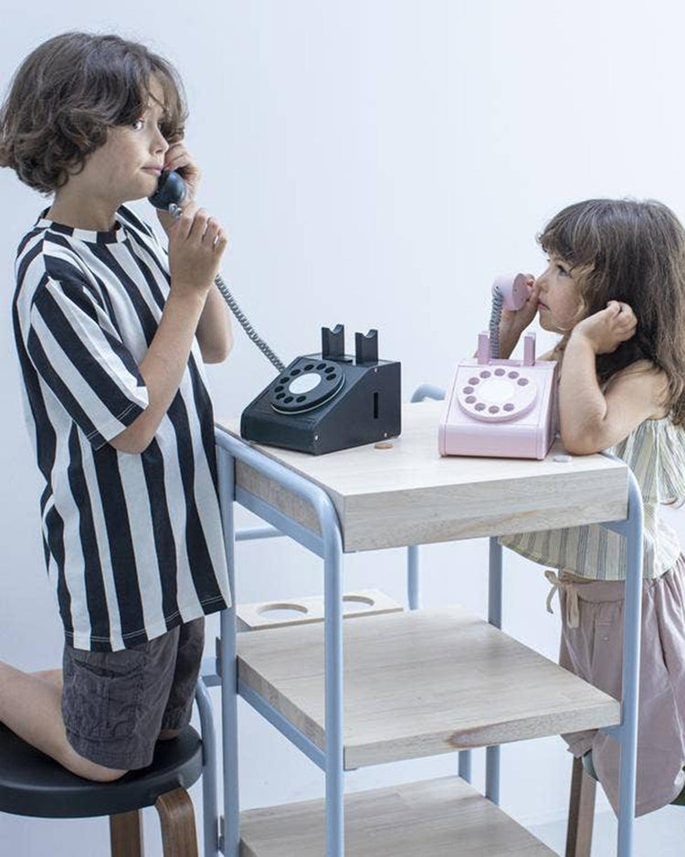 Little kiko+ and gg* play kiko+ telephone in pink