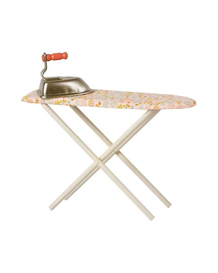 Little maileg play iron + ironing board