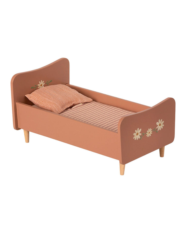 Little maileg play mini wooden bed in rose