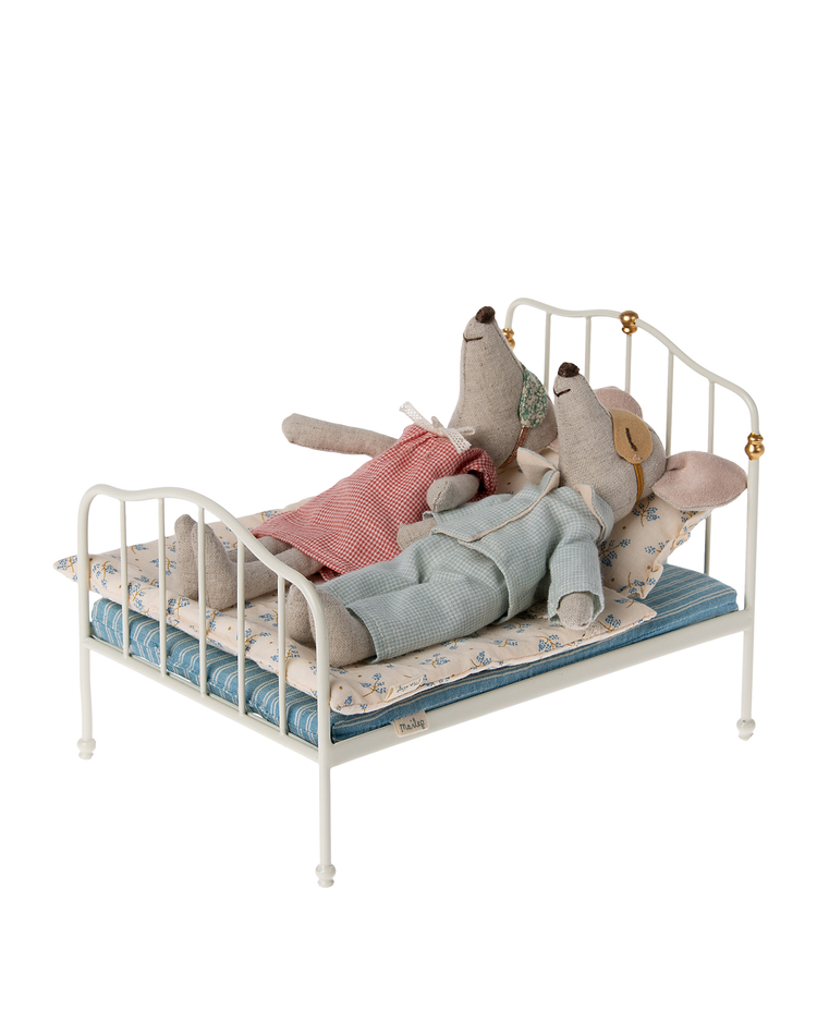 Little maileg play mouse bed in off-white