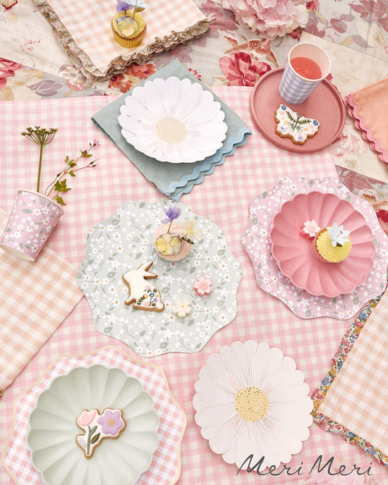 Little meri meri paper+party simply eco small plates in coral