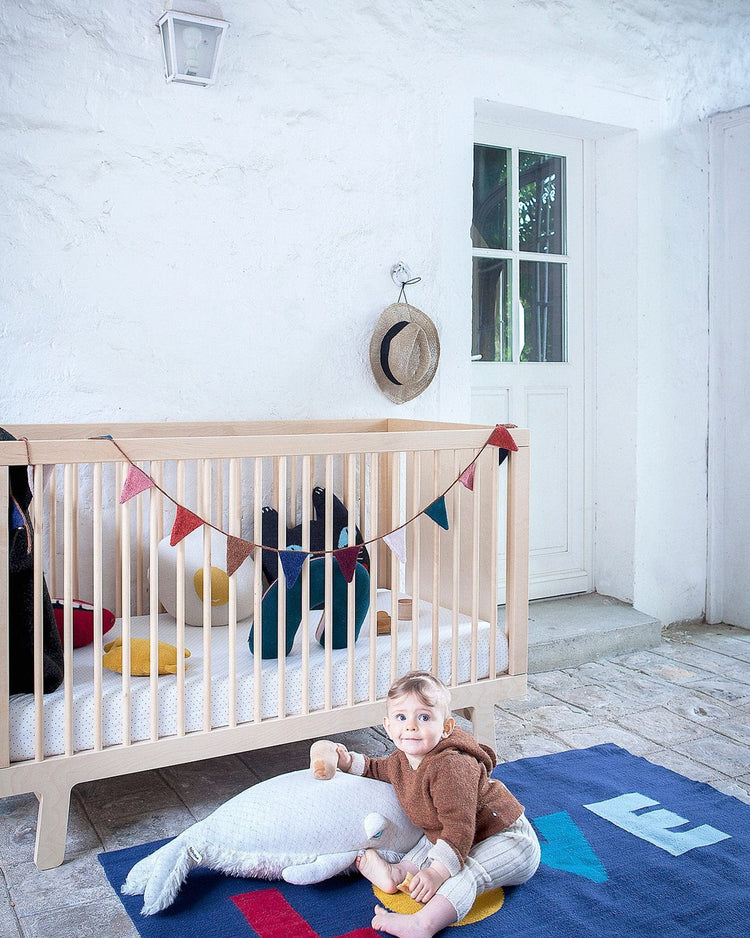 Little oeuf room sparrow crib in birch