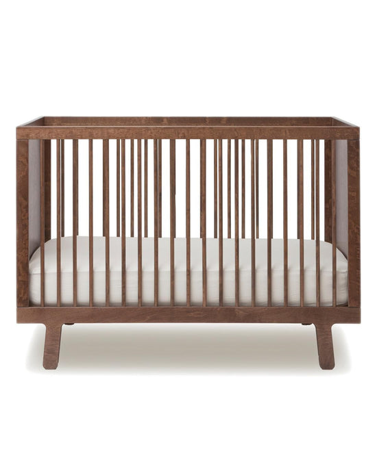 Little oeuf room sparrow crib in walnut