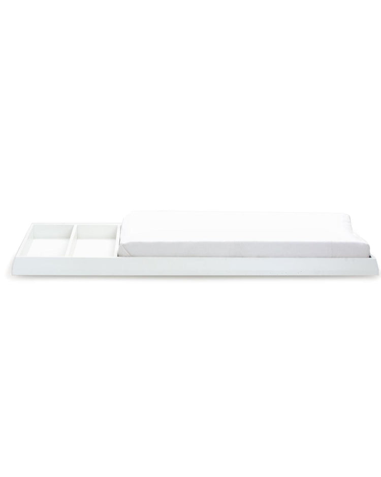 Little oeuf room xl changing station in white