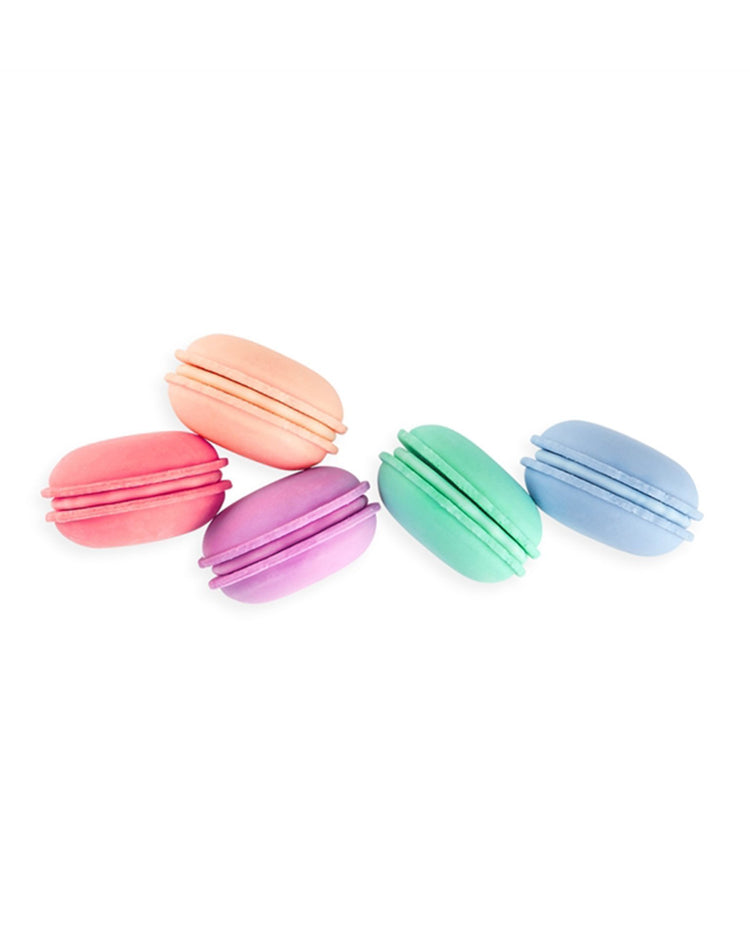 Five colorful, le macaron patisserie scented erasers arranged in a curve on a white background by ooly.