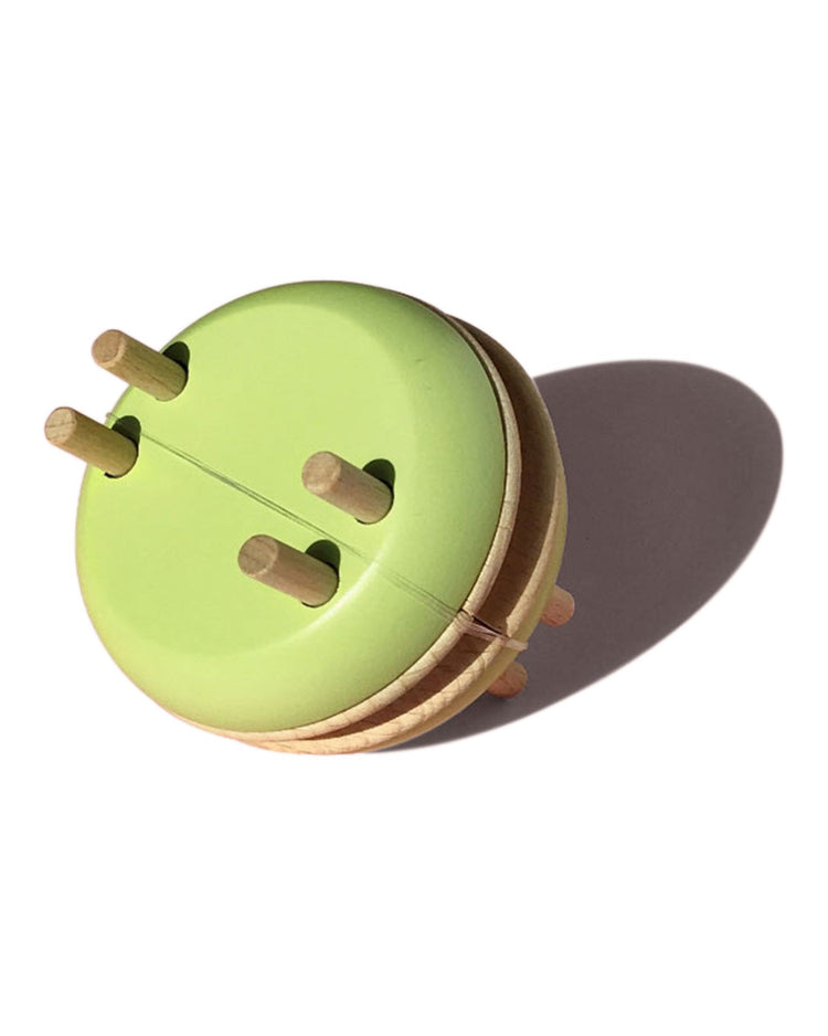 Little pom maker play macaron pom maker in pistachio