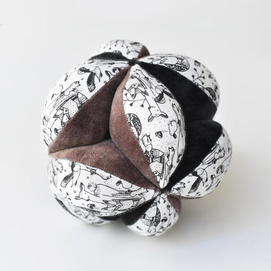 Little wee gallery baby accessories clutch ball-woodland