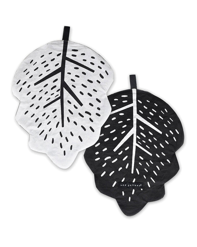 Little wee gallery play leaf crinkle toy